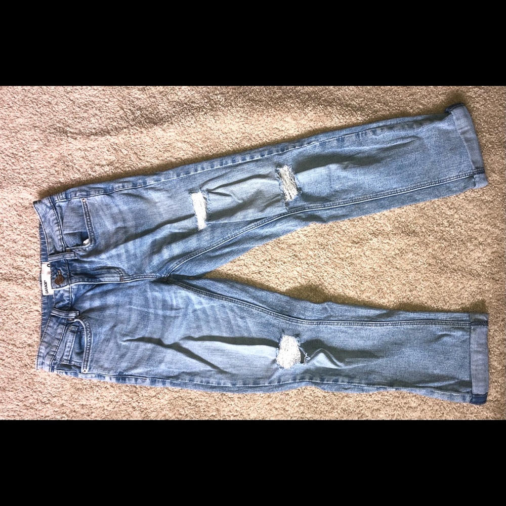 Women’s light wash boyfriend jeans